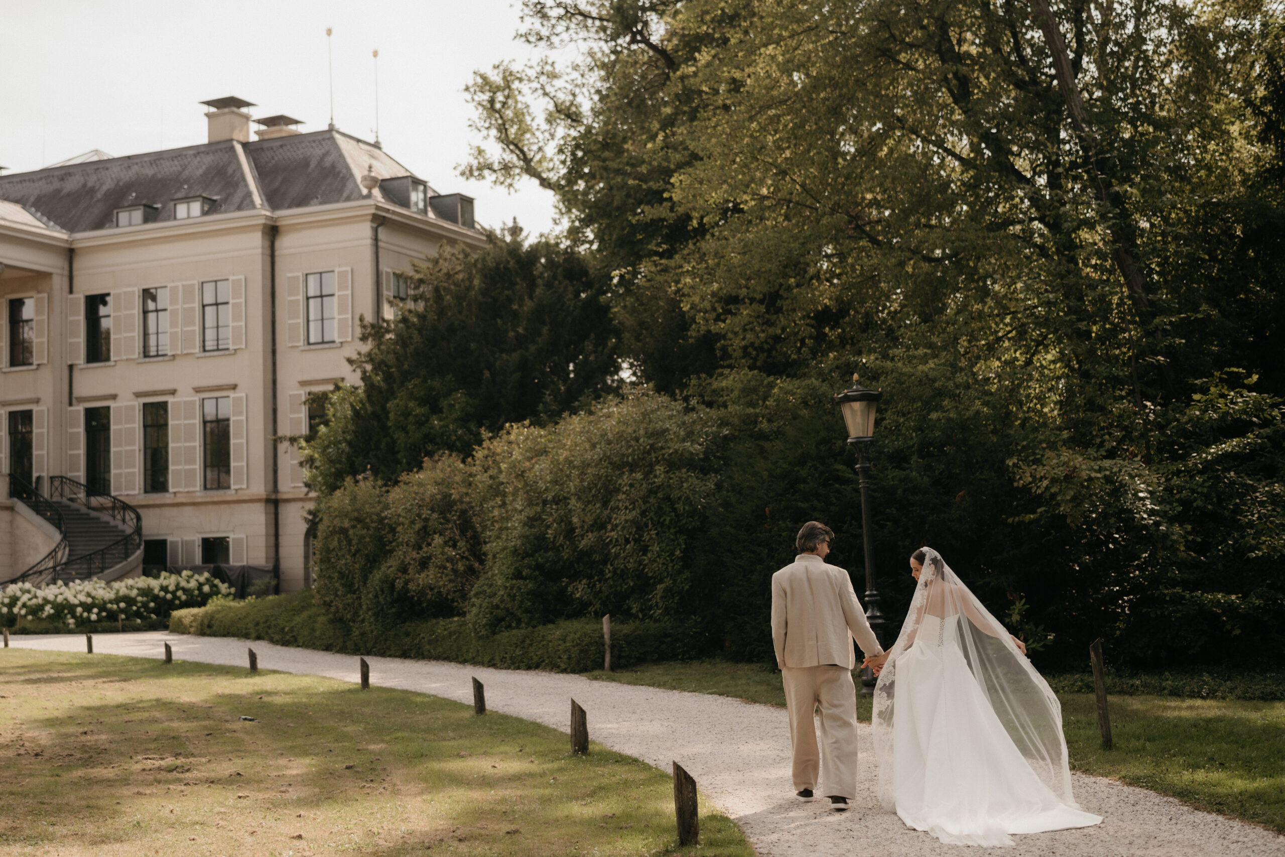 Omgeving Parc Broekhuizen trouwfoto's, trappenhuis bruidspaar Leersum